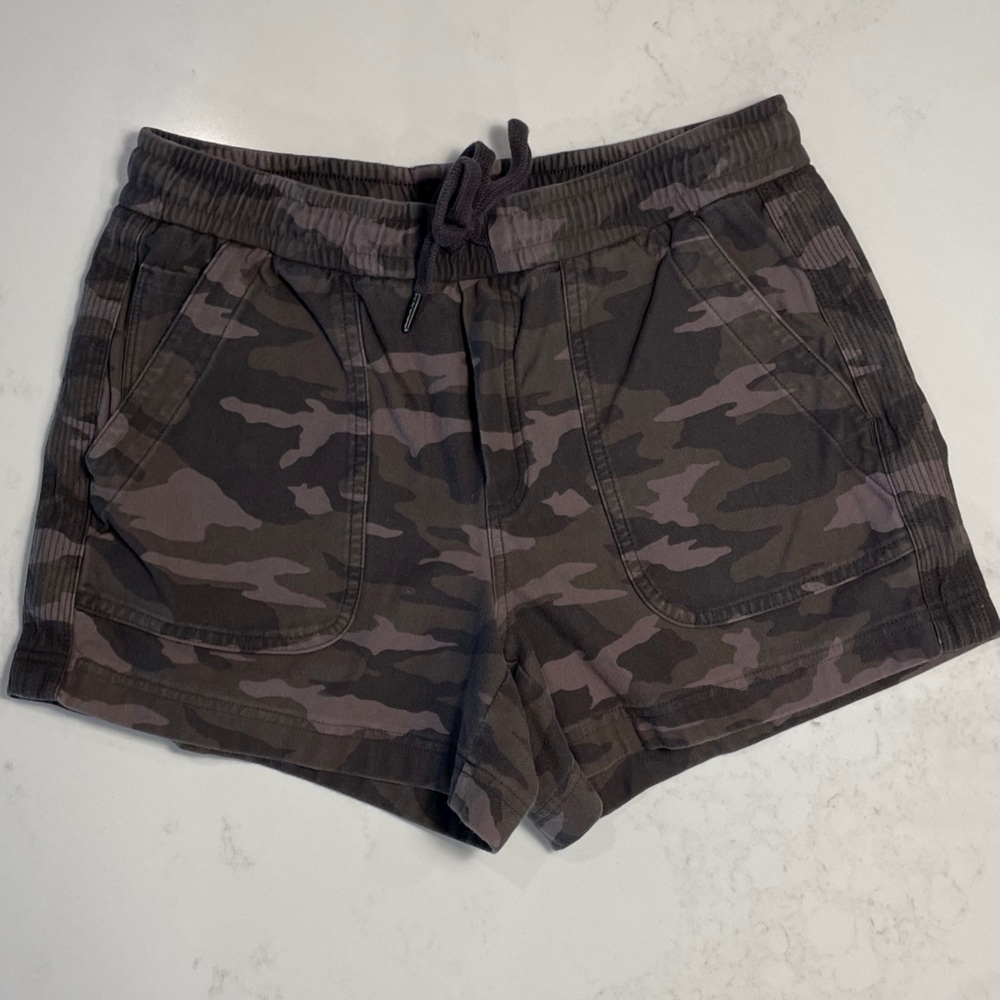 Athleta farallon short green camo print